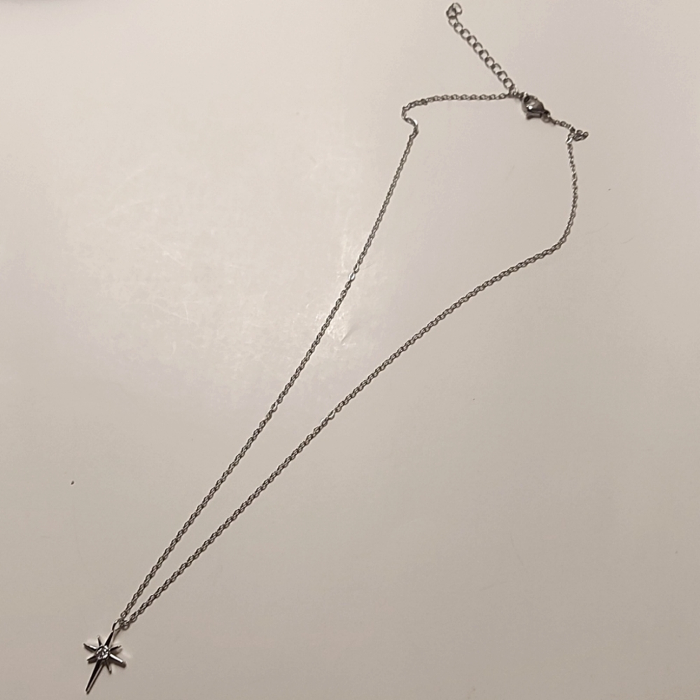 🦋 3/$30 North star silvertone necklace